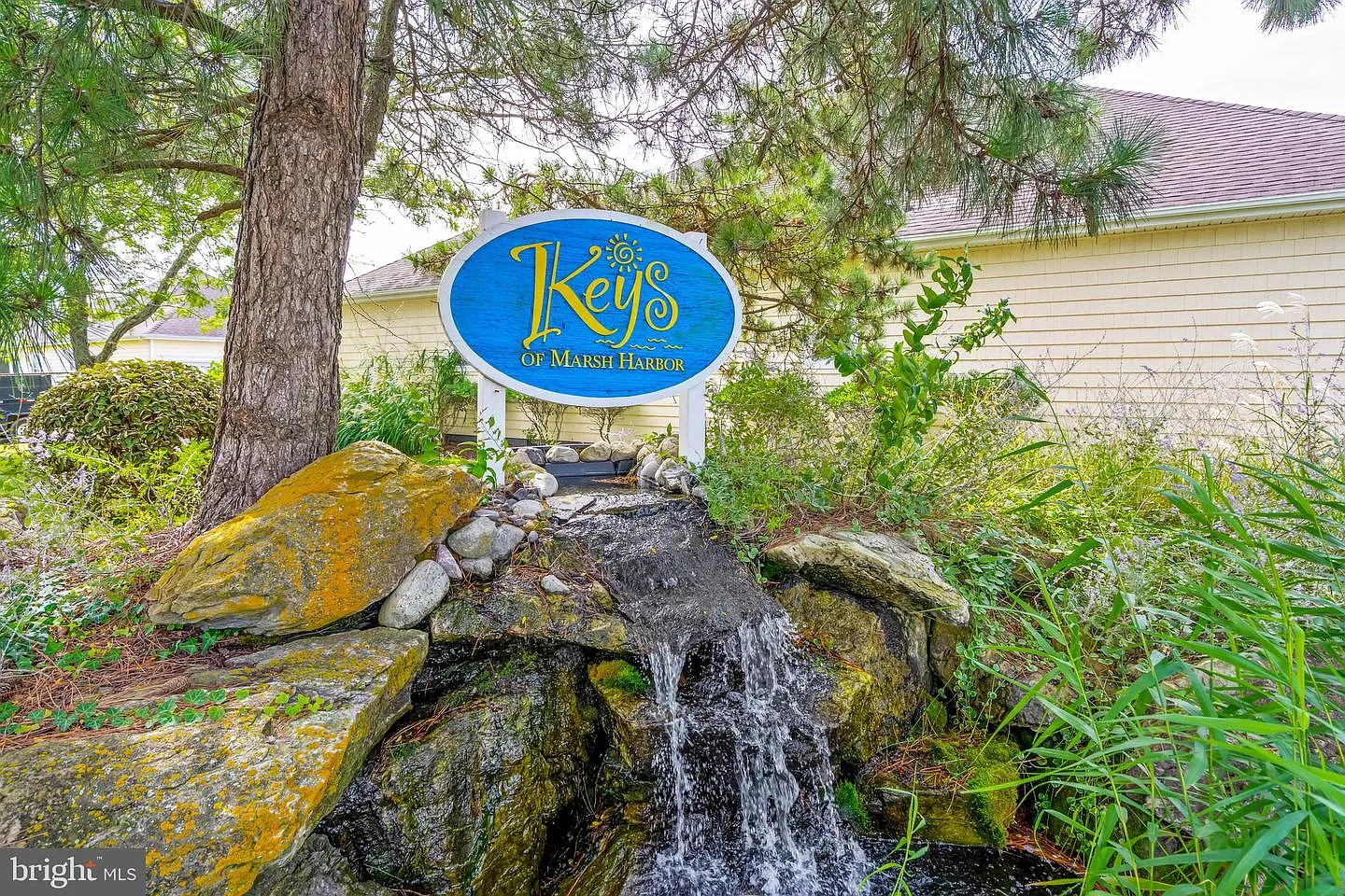 Keys of Marsh Harbor entrance with waterfall